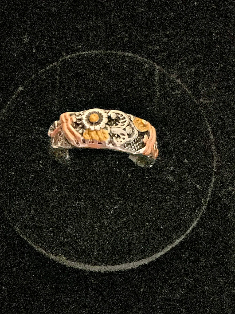 Two-Tone Floral Motif Ring